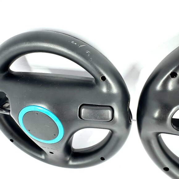 Nintendo Wii U Mario Kart 8 Game Complete Case & Disc w/ 2 Racing Wheels - Picture 7 of 7